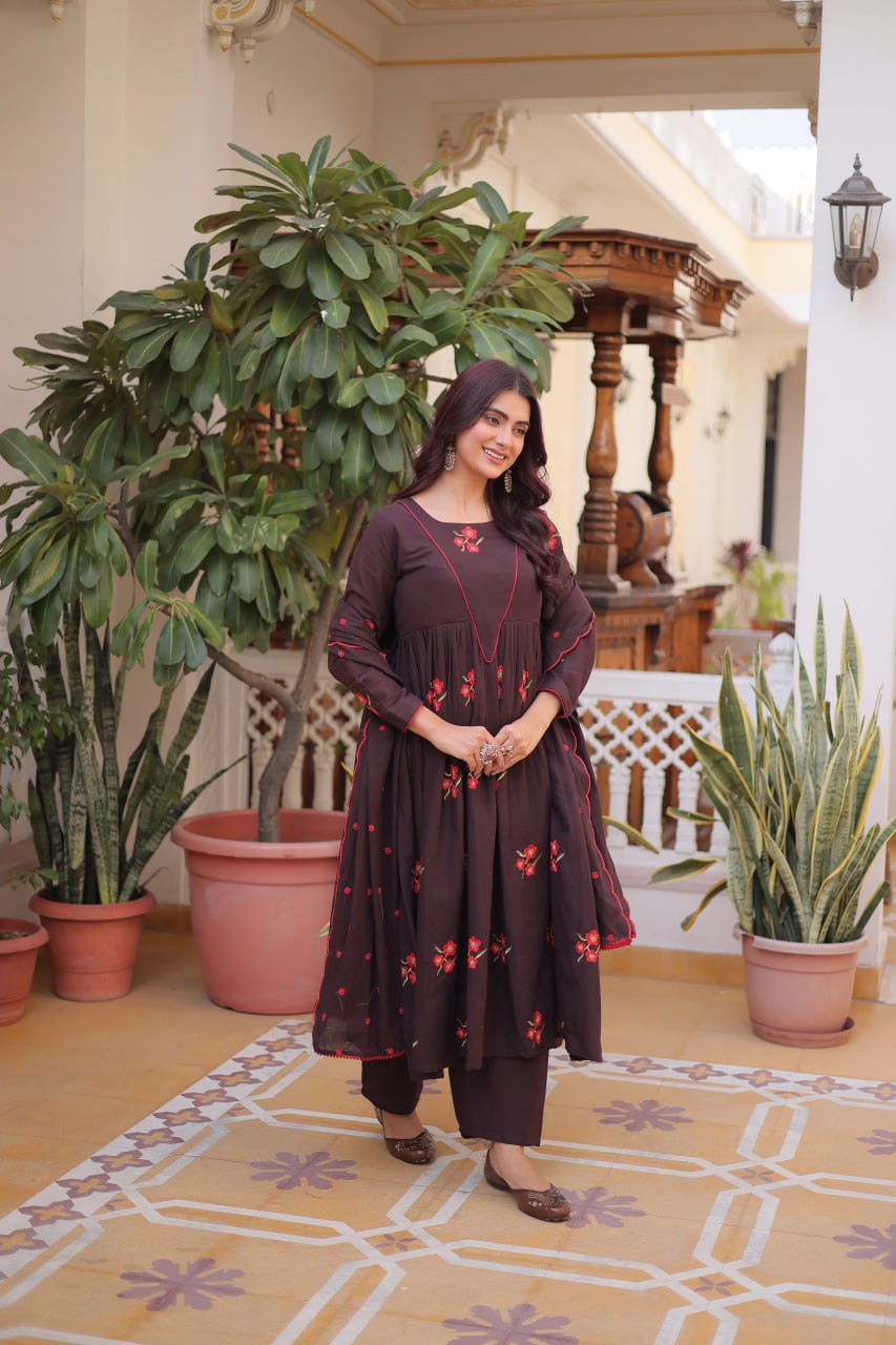 Graceful Kurta Pant Set with Dupatta – Premium Collection