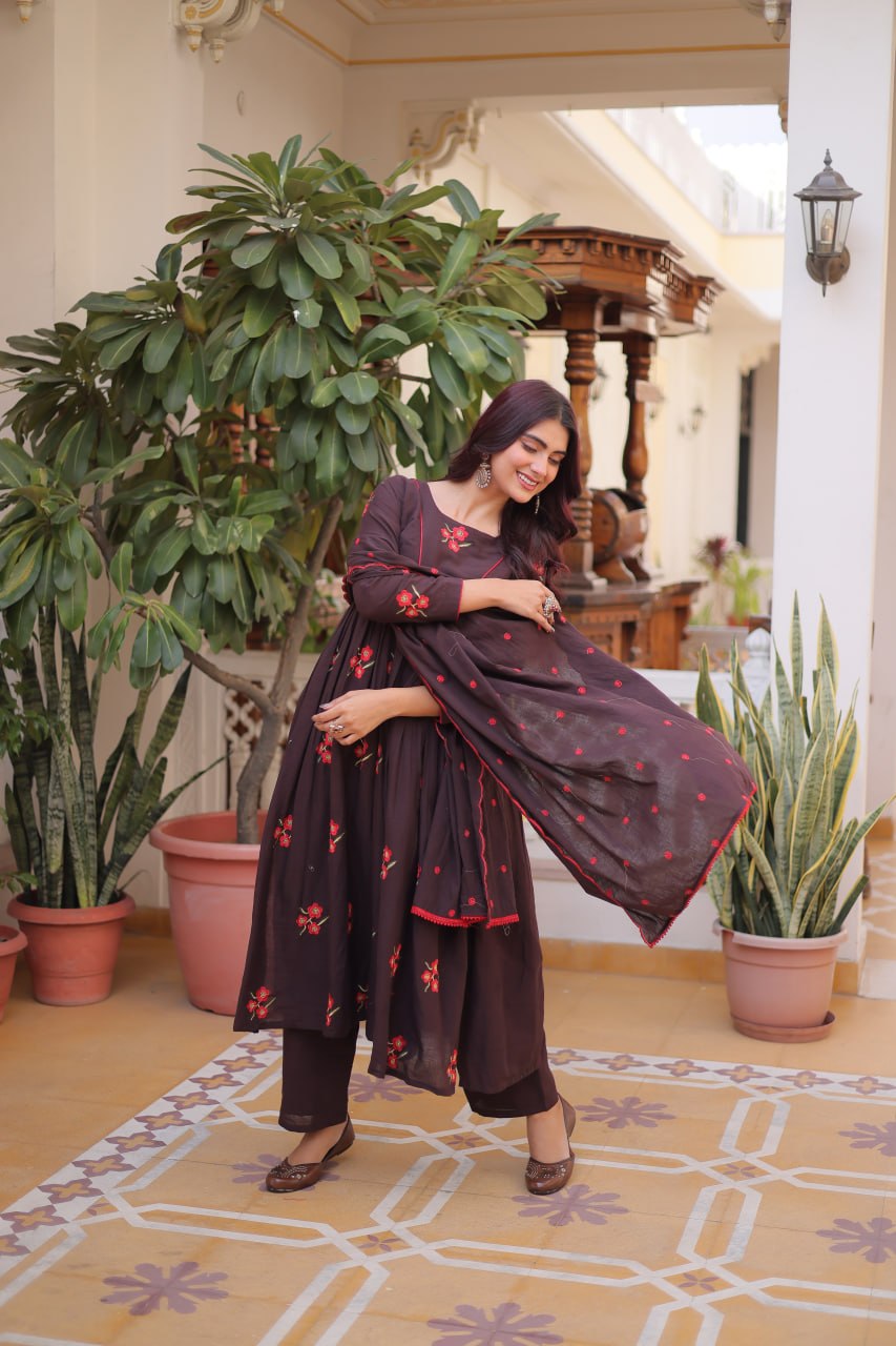 Graceful Kurta Pant Set with Dupatta – Premium Collection
